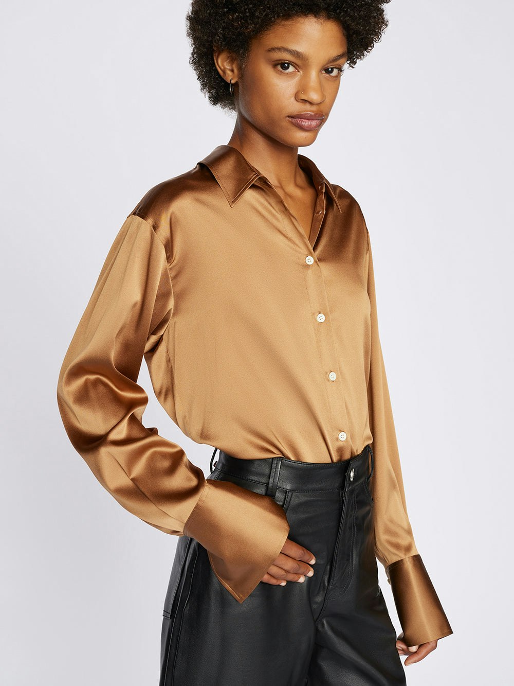shirt detail view alt:fit1